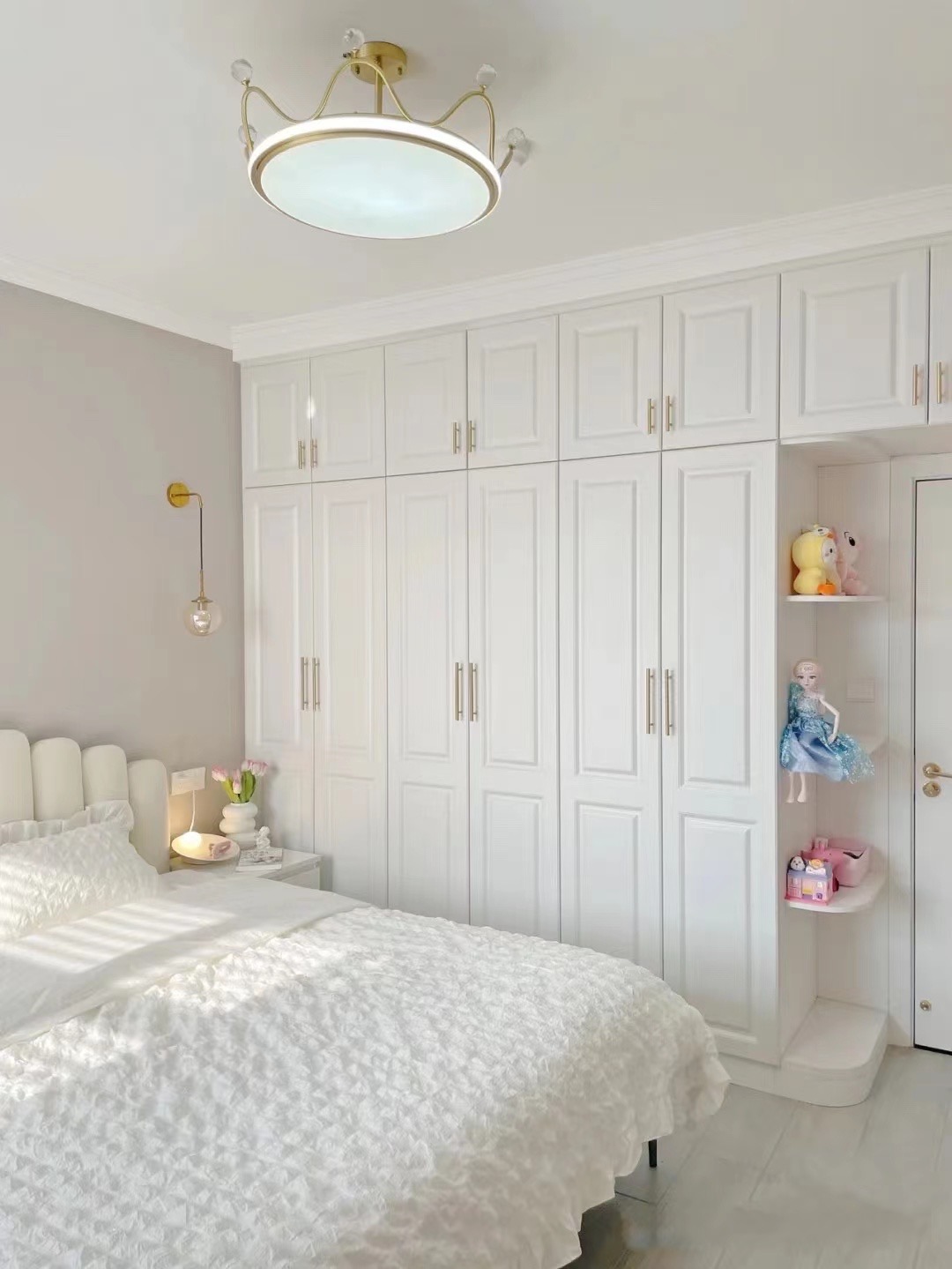 Built-in wardrobe